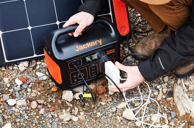 Using a Portable Power Station During an Emergency